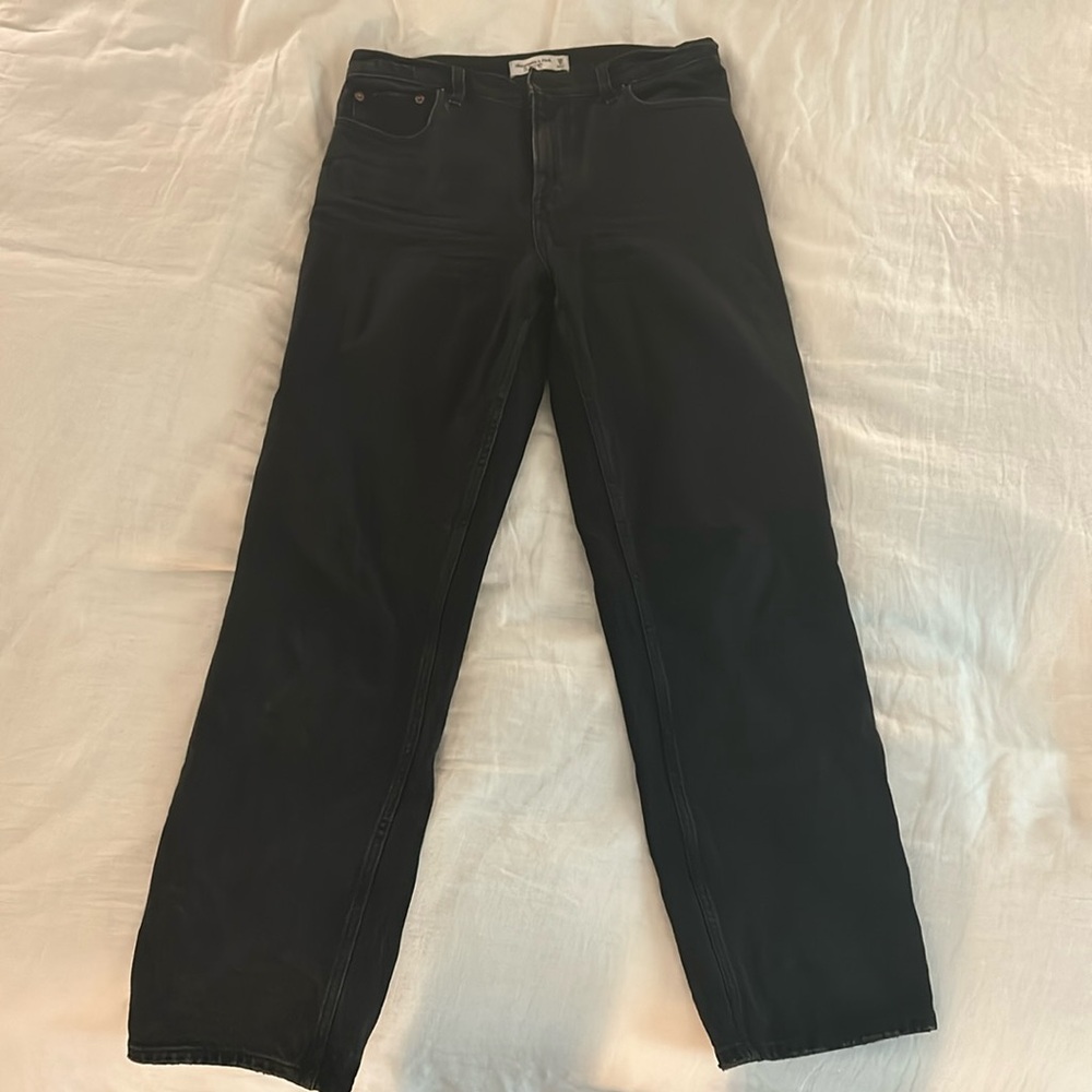 Abercrombie and Fitch - the 90’s straight, ultra high rise in size 29/8 womens